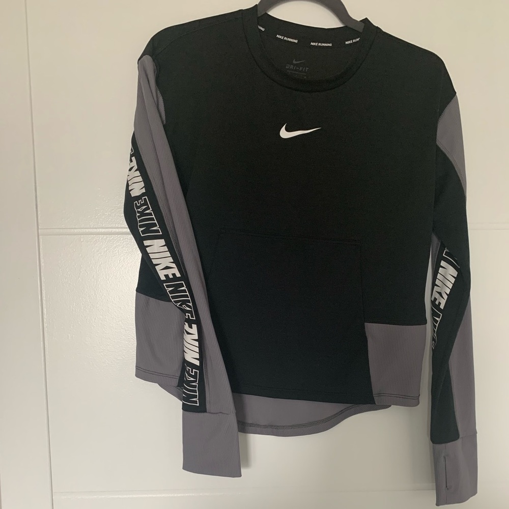 NIKE DRI FIT WORK OUT long sleeve with pocket